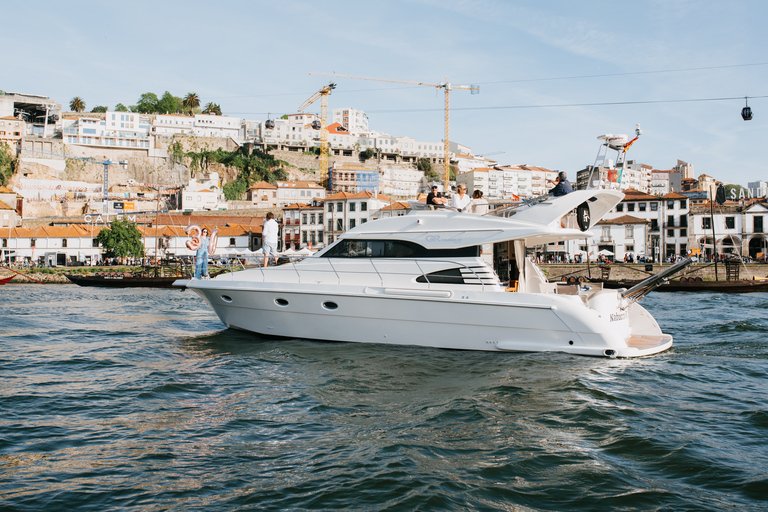 Porto: Douro River Cruise with Welcome Drink &amp; Snacks