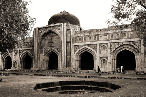 Delhi: Mehrauli with Some Prominent Sites Walk ToursDelhi: Mehrauli Heritage Walk Tours