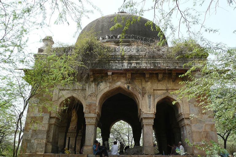 Delhi: Mehrauli with Some Prominent Sites Walk ToursDelhi: Mehrauli Heritage Walk Tours