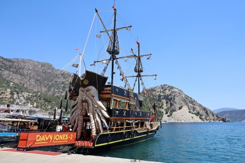 Marmaris: Excursión en Barco Pirata con Comida y Bebidas