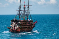 Alanya, voyage en bateau pirate avec déjeuner et boissons - Housity