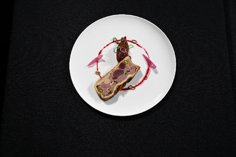 Paris: Show de cabaré "L'Oiseau Paradis" com almoço e bebidasParis: L'Oiseau Paradis Cabaret Show com almoço e bebidas