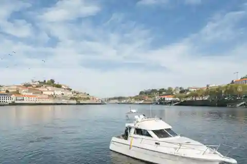 Porto: cruzeiro privado ao pôr do sol no rio Douro