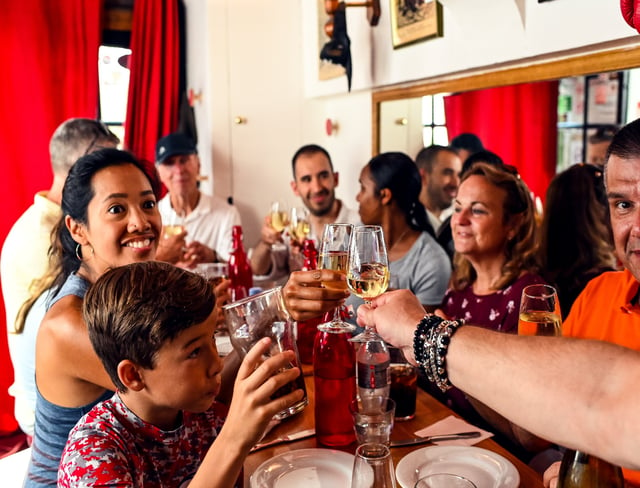 Paris: Montmartre Food Tasting Walking Tour mit Secret Dish