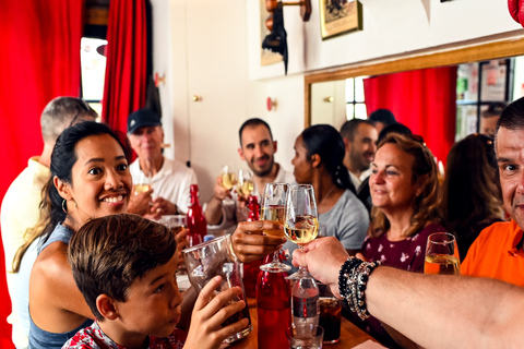 Paris: Montmartre Food Tasting Walking Tour with Secret Dish