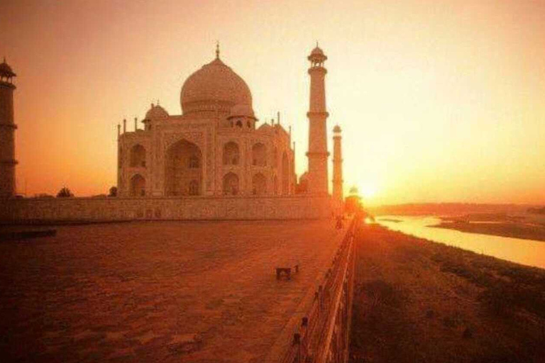 Priavate : Excursión de 2 días a Agra y Tajmahal desde Dehli con hotel de 4*.