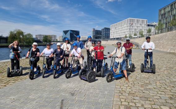 Berlin: Stadt-Highlights E-Scooter geführte Tour