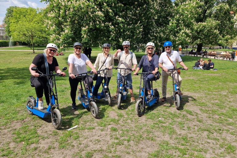 Berlin: Guided E-Scooter 2H Night Tour
