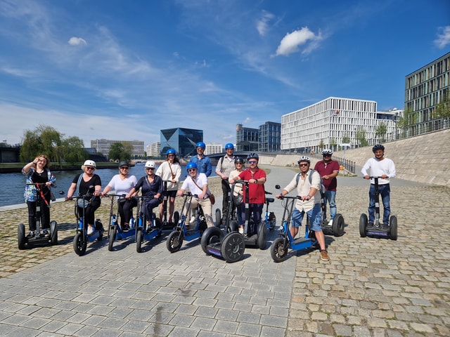 Munich: Top Sights E-Scooter Tour with Local Guide