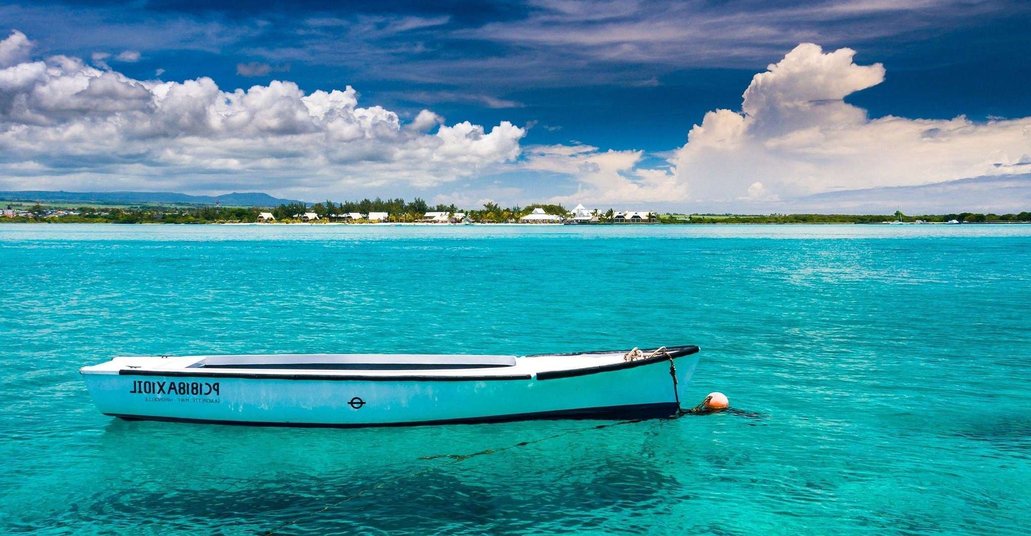 Trou d'Eau Douce, Ile Aux Cerfs Speedboat Tour with Lunch - Housity