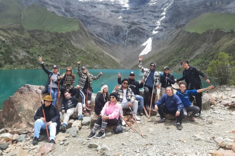 From Cusco: Humantay Lake Private Tour with feedingDesde Cusco: Tour Privado Laguna Humantay con alimentación