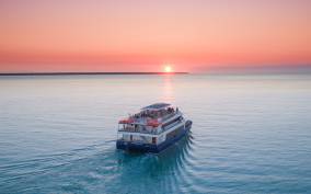 Darwin: Darwin Harbor Sunset Cruise with Buffet Dinner
