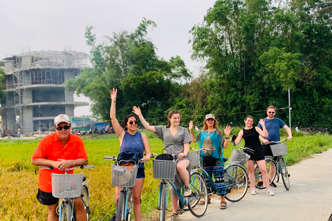 Hoi An: Cykeltur med Buffalo Riding &amp; Lantern-Making Class