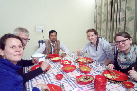 Démonstration de cuisine maison et dîner avec une famille locale à Jaipur