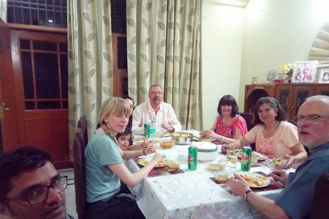 Démonstration de cuisine maison et dîner avec une famille locale à Jaipur