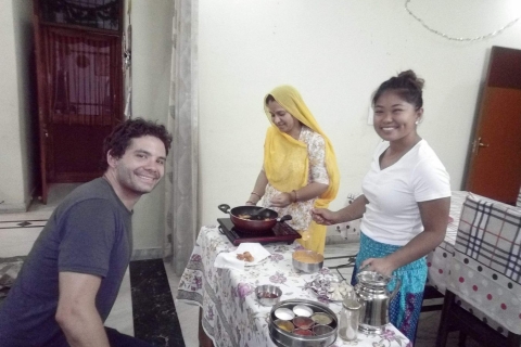 Démonstration de cuisine maison et dîner avec une famille locale à Jaipur