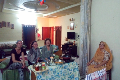 Pokaz domowego gotowania i kolacja z lokalną rodziną w Jaipur