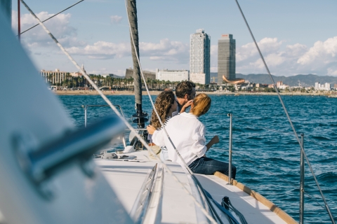 Barcelona: Excursión privada guiada en velero de 2 horas