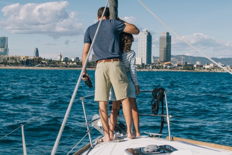 Barcelona: Private Guided 2-Hour Sailing Excursion