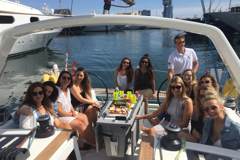 Barcelona: Excursión privada guiada en velero de 2 horas
