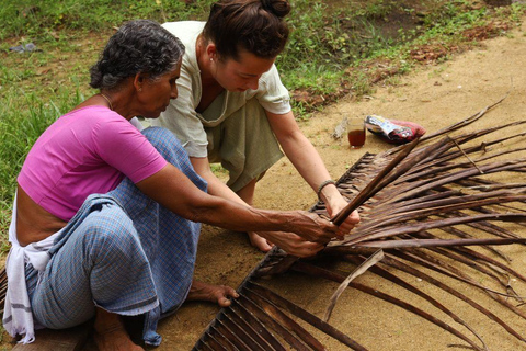 Kerala: Backwater Village Punting Boat Cruise with Lunch