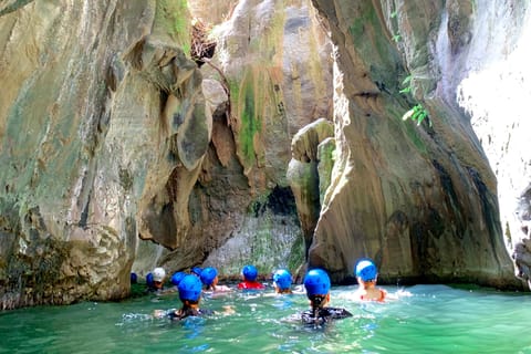 Benahavís: escursione guidata di canyoning (passeggiata sul fiume Benahavís)