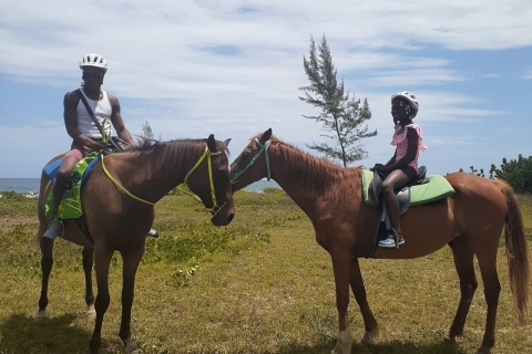Tubing por el río y paseo a caballo y nataciónTubing por el río y paseo a caballo y natación desde Montego Bay