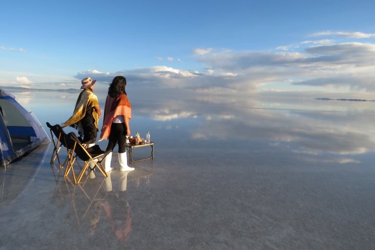 Von La Paz aus: 2-tägige Uyuni Salt Flats & Red Lagoon per Flug.