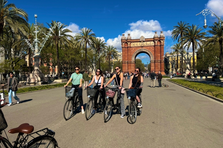 Barcelona: Private Fahrradtour durch die StadtBarcelona: Geführte Fahrradtour zu den Highlights der Stadt