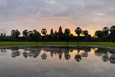 Siem Reap: Tour em pequenos grupos para o nascer do sol em Angkor Wat e café da manhã
