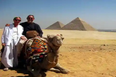 Kairo: Privat tur till Giza-pyramiderna med kamelridning och lunch
