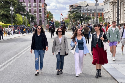 Madrid: visite des Habsbourg et du palais avec options linguistiquesTournée coréenne