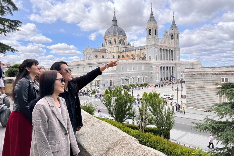 Madrid: tour de los Habsburgo y el palacio con opciones de idiomagira coreana