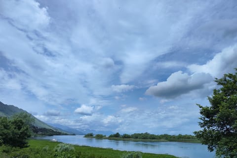 Da Tirana: tour della città di Scutari e vista sul lago