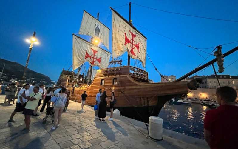 Dubrovnik: Panoramic Sunset Pirate Boat Tour with Live Music