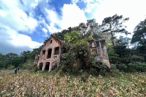 Excursión de un día a la antigua villa francesa de la montaña Cao Bang Phia Oac