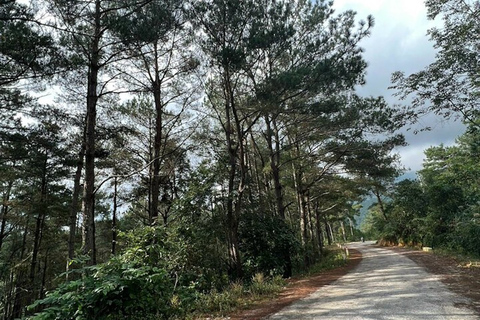 Excursión de un día a la antigua villa francesa de la montaña Cao Bang Phia Oac