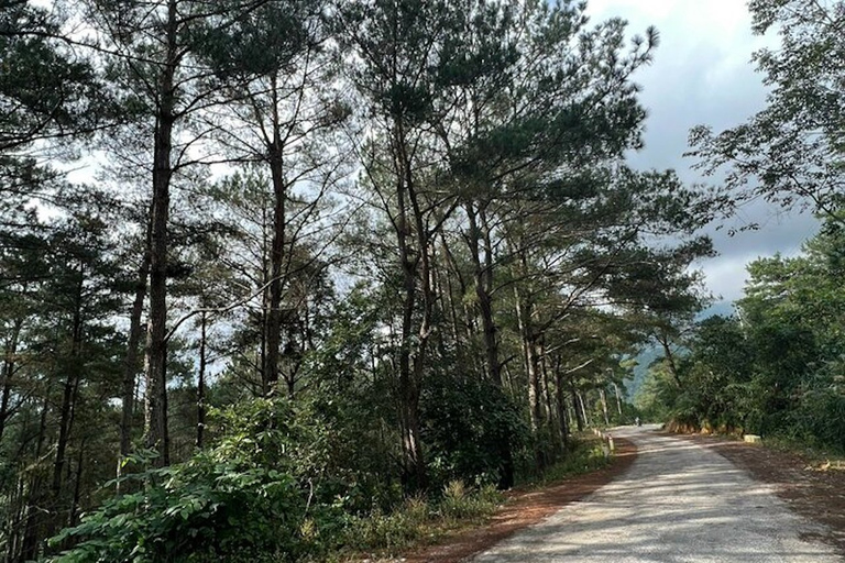 Excursión de un día a la antigua villa francesa de la montaña Cao Bang Phia Oac