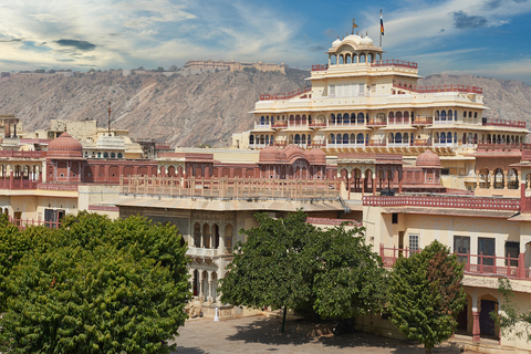 Depuis Delhi : Visite privée de la ville de Jaipur en voitureChauffeur + voiture privée + guide touristique