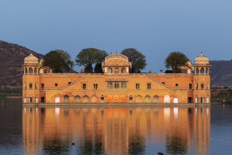 Depuis Delhi : Visite privée de la ville de Jaipur en voitureChauffeur + voiture privée + guide touristique