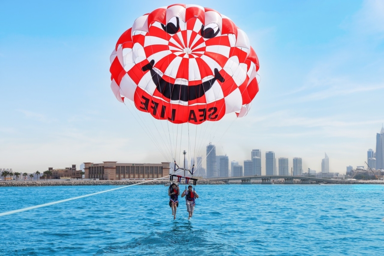 Experiencia Parasailing Dubai Playa JBRPaseo en Parasailing por Dubai Jbr