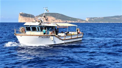 Alghero: Golf von Alghero Fischerbootsfahrt mit frischem Mittagessen