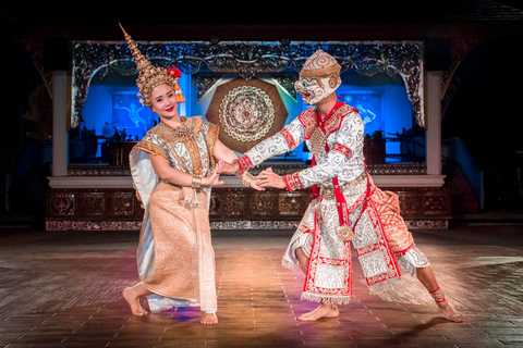 Traditionele Khan Toke-maaltijd en culturele uitvoering in Chiang Mai