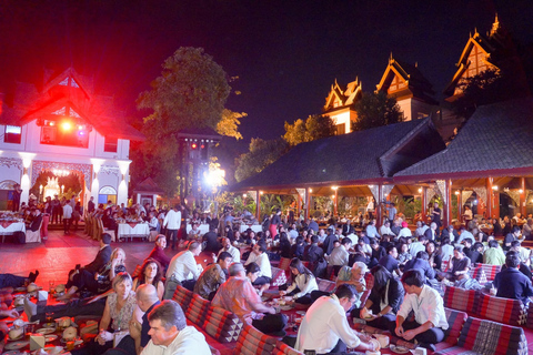 Traditionele Khan Toke-maaltijd en culturele uitvoering in Chiang Mai