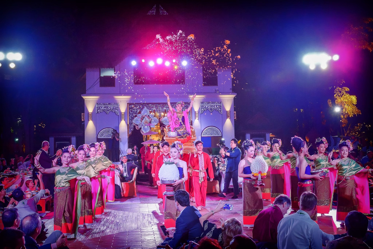 Traditionele Khan Toke-maaltijd en culturele uitvoering in Chiang Mai