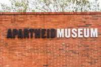 Soweto, Hop-On Hop-Off Bus, Stadtrundfahrt und Apartheid Museum - Hizvo