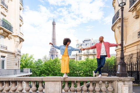 Paris: Eiffel Tower Photo Shoot Standard Photoshoot (20 high quality images)