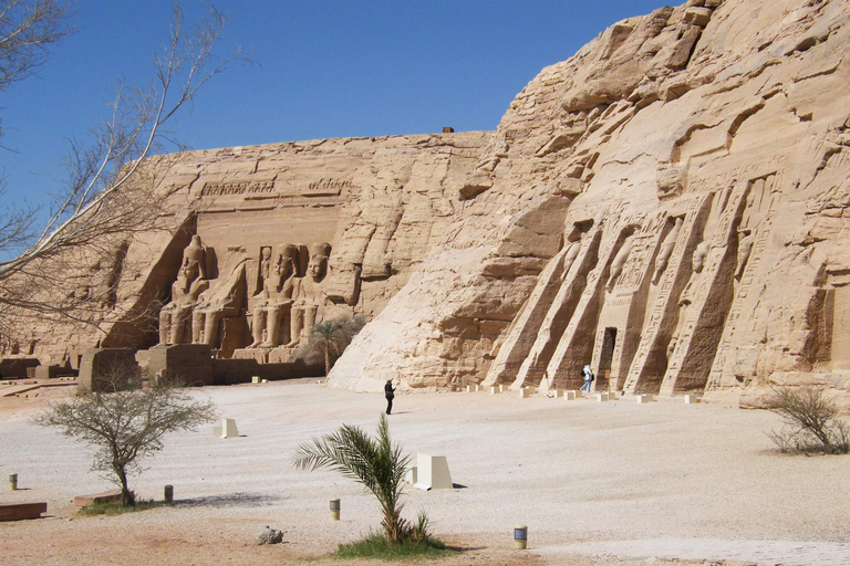 Il Cairo: visita ai monumenti di Assuan e al tempio di Abu Simbel.