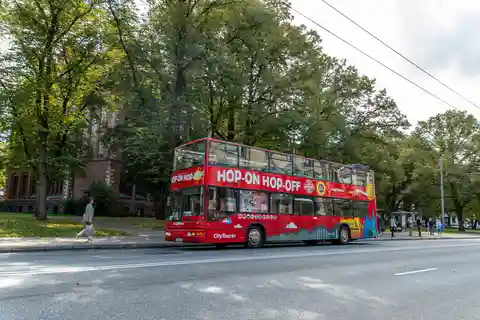 Riga : 27 arrêts de bus avec guide audio