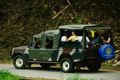 Paraty: Passeio de Jeep pelas Cachoeiras com Degustação de Cachaça